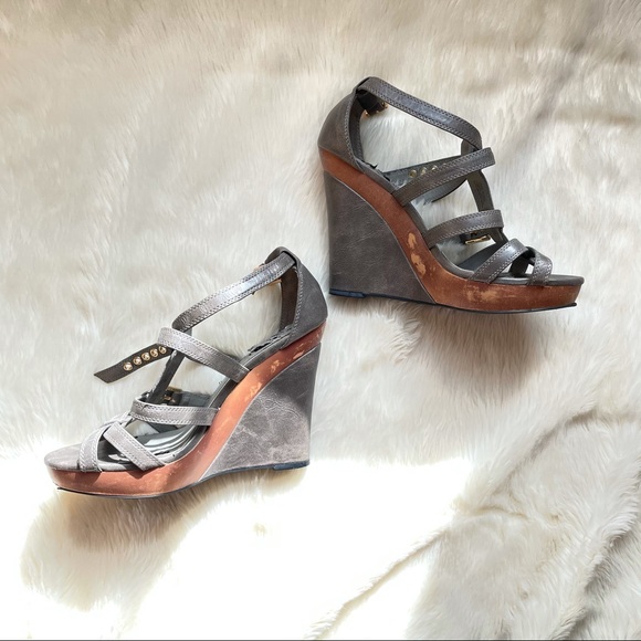 Elle Wedge - Picture 3 of 10